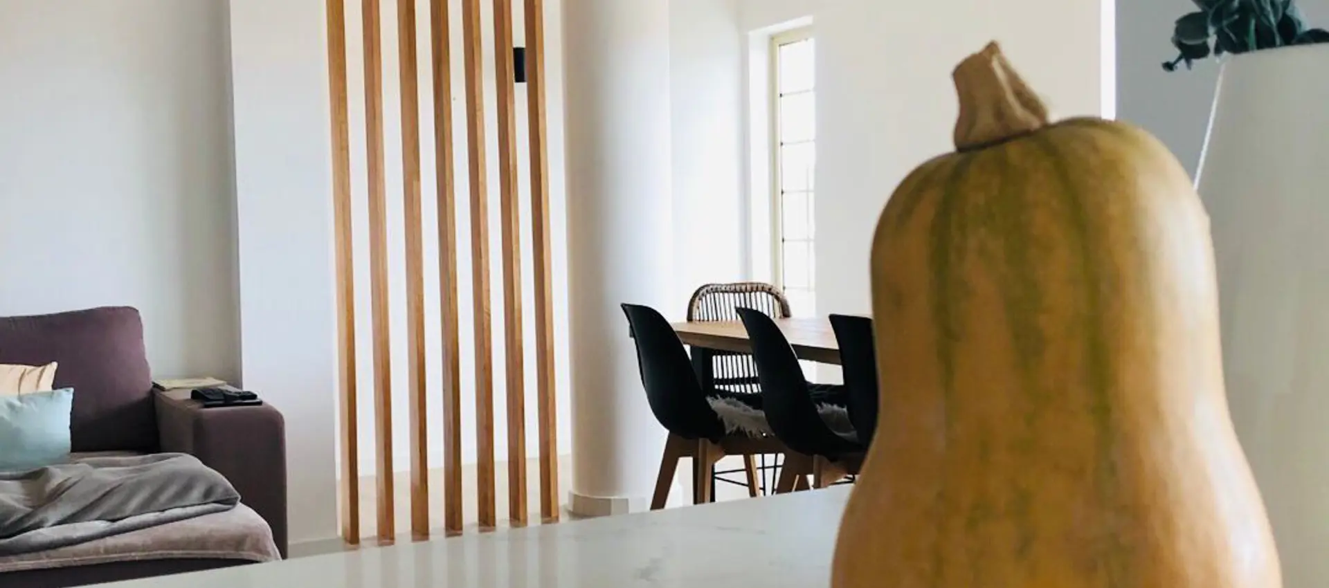 Apartamento T2 – Malveira, Mafra – Solução para definir àrea de sala de jantar